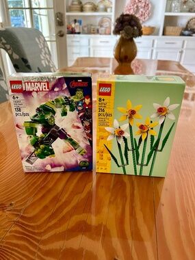 BUNDLE: Lego Marvel Avengers Hulk & Daffodils Set - NEW